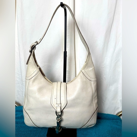 Coach 2005 Leather Hamptons Hobo Shoulder Bag in Bone, VGUC For Age Minor Flaws - Picture 1 of 11